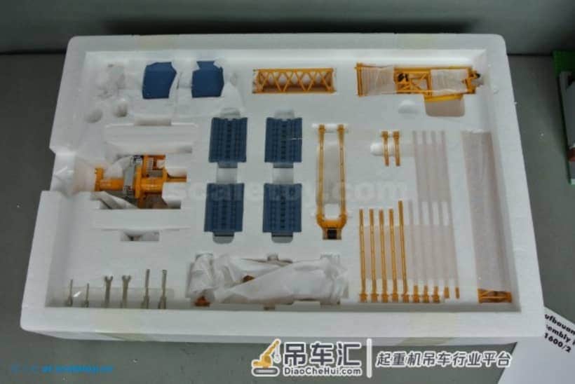 利勃海尔LR1600履带式起重机模型 –(1)开箱