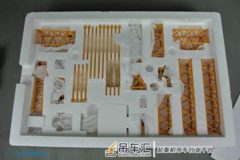 利勃海尔LR1600履带式起重机模型 –(1)开箱