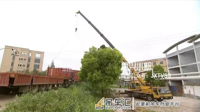 万伏高压线下吊装,绝缘手套也不管用!女子不幸触电...