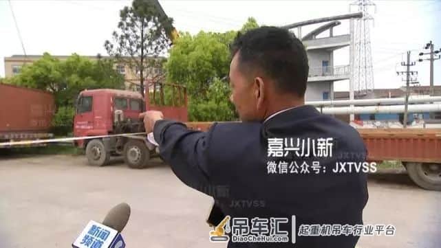 万伏高压线下吊装,绝缘手套也不管用!女子不幸触电...