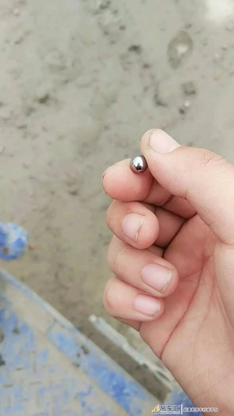 吊车开得好好的,有人要谋杀我?