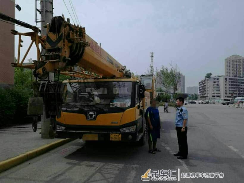 作业证不是驾驶证，小伙子无证开着吊车上路被拘留
