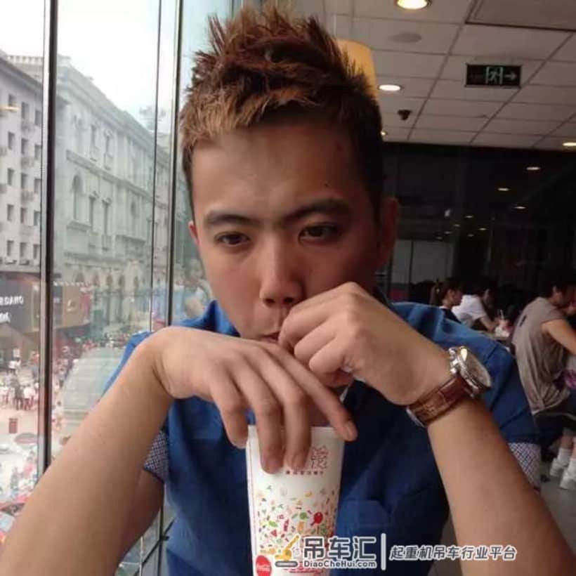 他曾经是个王者,后来开吊车去了……