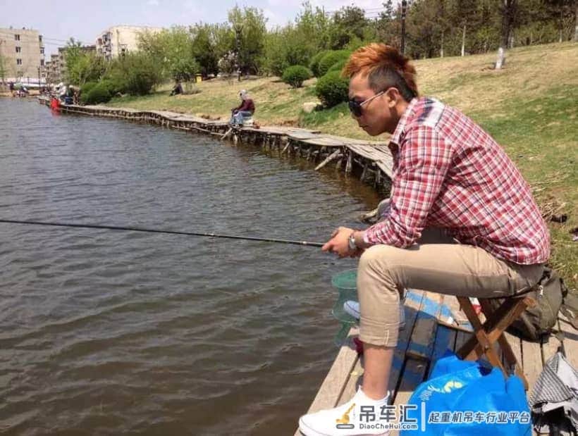 他曾经是个王者,后来开吊车去了……