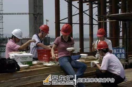 吊车司机的6大痛!说多了都是泪!
