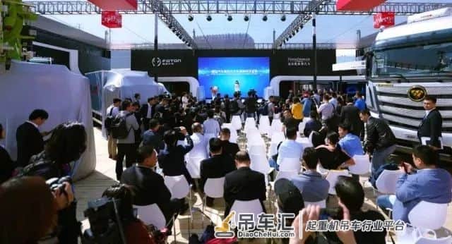 43米臂,6.4米支腿跨距,1t活配,雷萨25X5正式发布!
