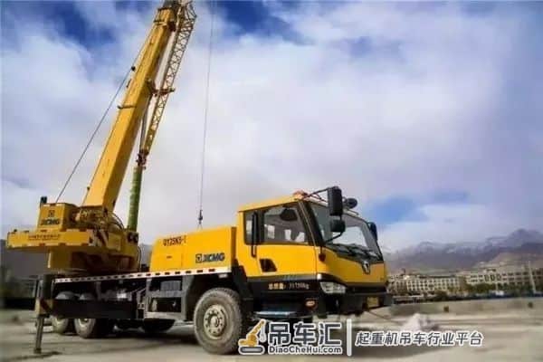 海拔4000米!拉萨河岸20台徐工起重机构筑亮丽风景线