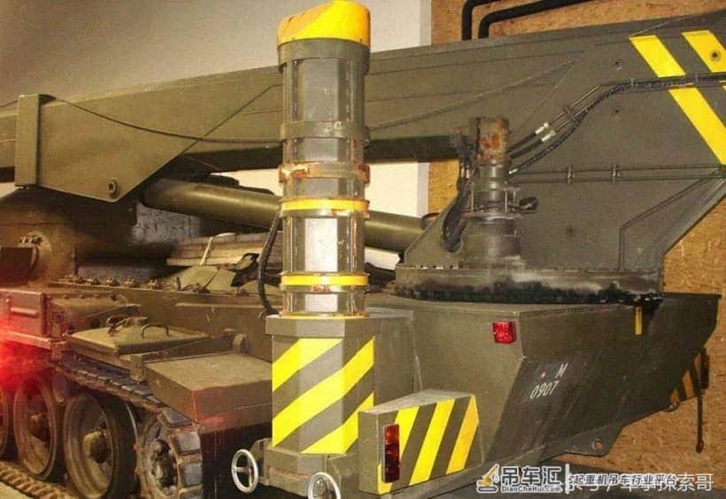 图说世界上唯一保存下来，自带吊车的的瑞士坦克