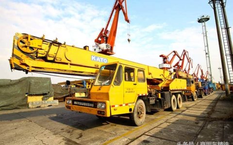 8，90年代国内建设重要车型 上海港口偶遇多款三菱底盘系列吊车