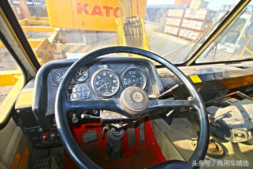 8，90年代国内建设重要车型 上海港口偶遇多款三菱底盘系列吊车