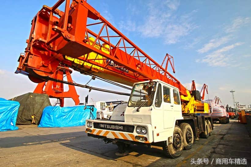 8，90年代国内建设重要车型 上海港口偶遇多款三菱底盘系列吊车