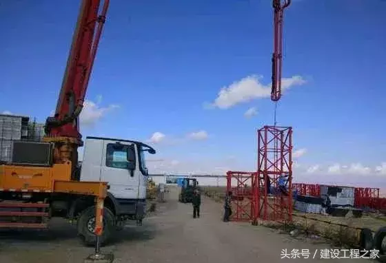 泵车和吊车,工地里的“真兄弟”?