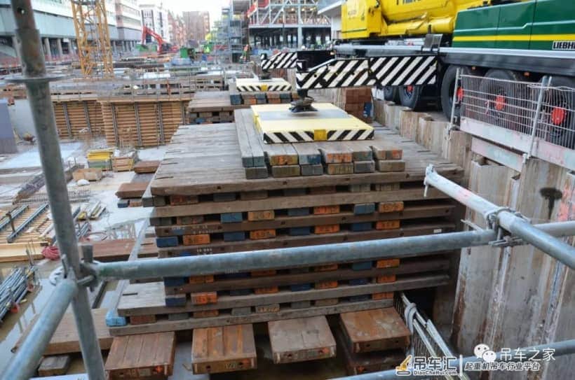 两台两千多万的吊车装塔吊,你见过吗?「大量高清实拍」