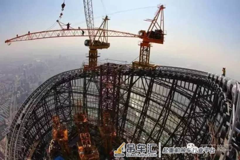 实例分析：几百米高的建筑上的塔吊如何拆除？