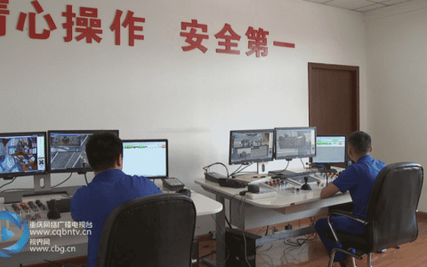 坐在办公室开起重机 果园港智能化建设不断升级