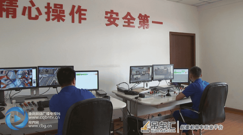 坐在办公室开起重机 果园港智能化建设不断升级