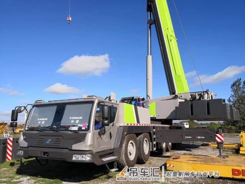 中联重科QAY300亮相阿根廷 成中国出口南美最大吨位全地面起重机