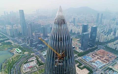 中建三局牛，锥形塔臂塔吊高空自解，全国首例！