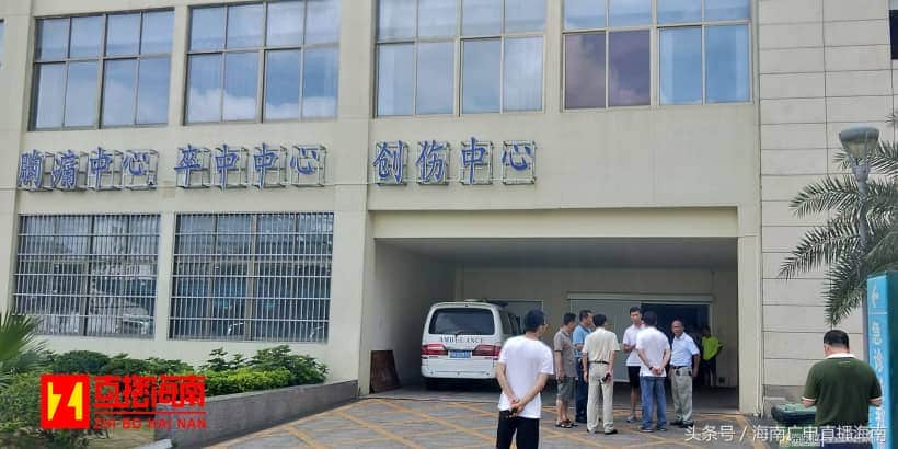 海口一公交车与吊车相撞,一乘客不幸当场身亡,另有8人送医!