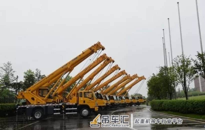 千万大单交付 徐工XCT80L6起重机傲立古都西安