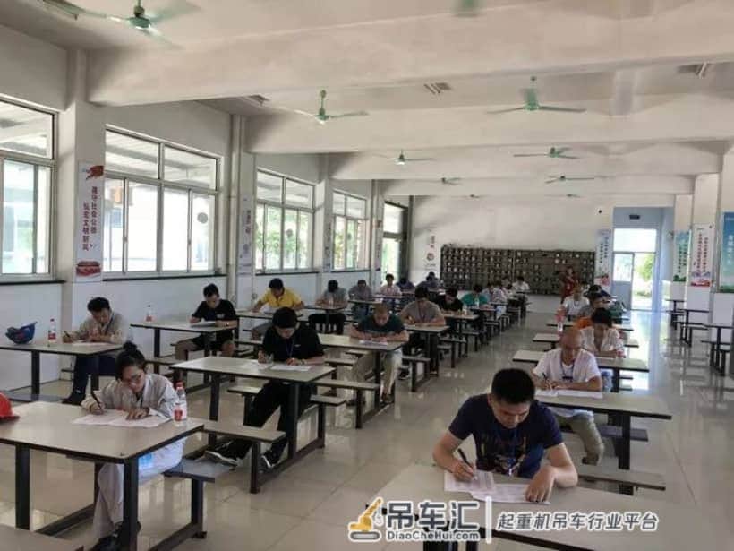 “我是高手”——马桥街道组队参加海宁市桥式起重机操作工技能比赛