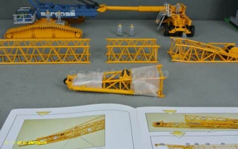 利勃海尔LR1600履带式起重机模型 –（4）吊臂初装