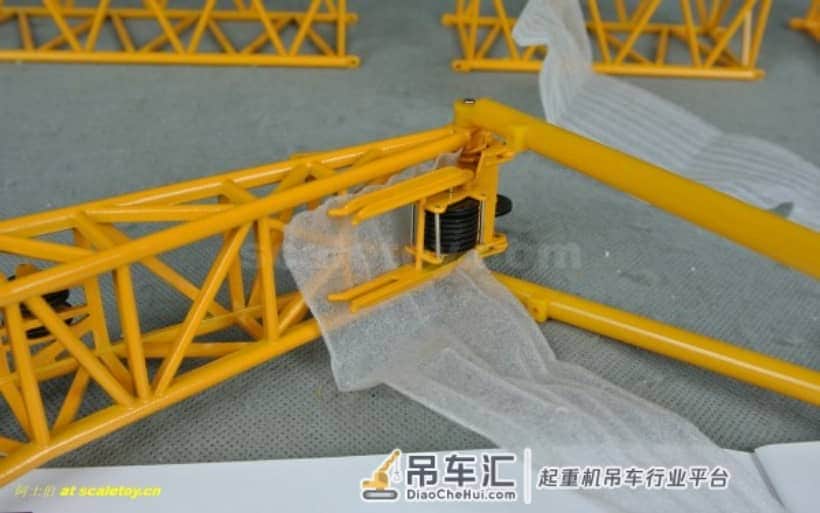 利勃海尔LR1600履带式起重机模型 –(4)吊臂初装