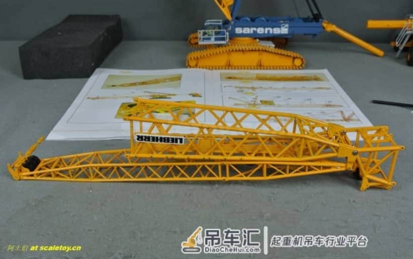 利勃海尔LR1600履带式起重机模型 –(4)吊臂初装