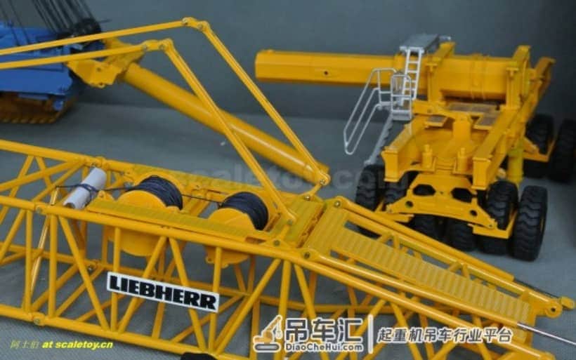 利勃海尔LR1600履带式起重机模型 –(4)吊臂初装