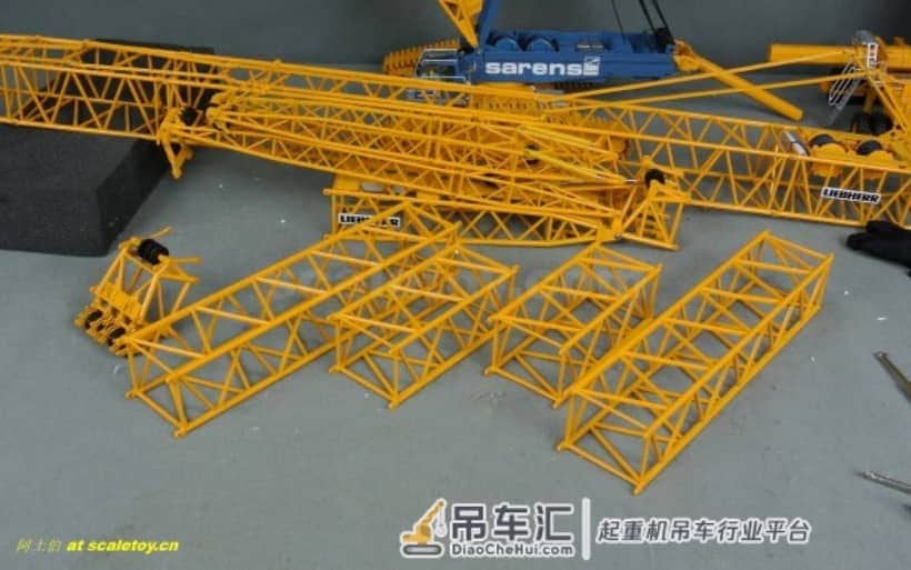 利勃海尔LR1600履带式起重机模型 –(4)吊臂初装