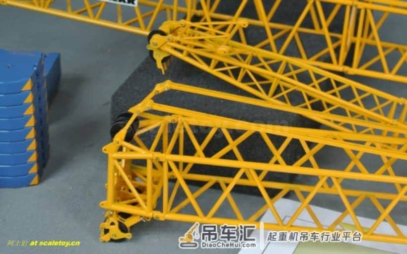 利勃海尔LR1600履带式起重机模型 –(4)吊臂初装