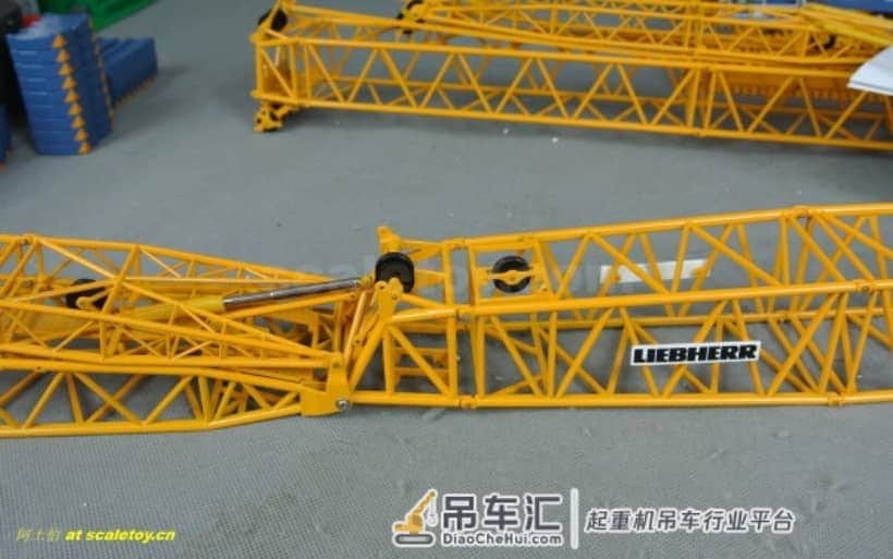利勃海尔LR1600履带式起重机模型 –(4)吊臂初装
