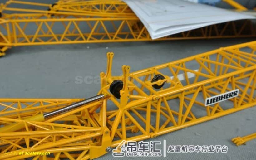 利勃海尔LR1600履带式起重机模型 –(4)吊臂初装