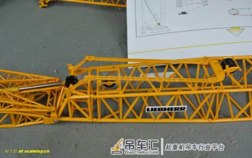 利勃海尔LR1600履带式起重机模型 –(4)吊臂初装