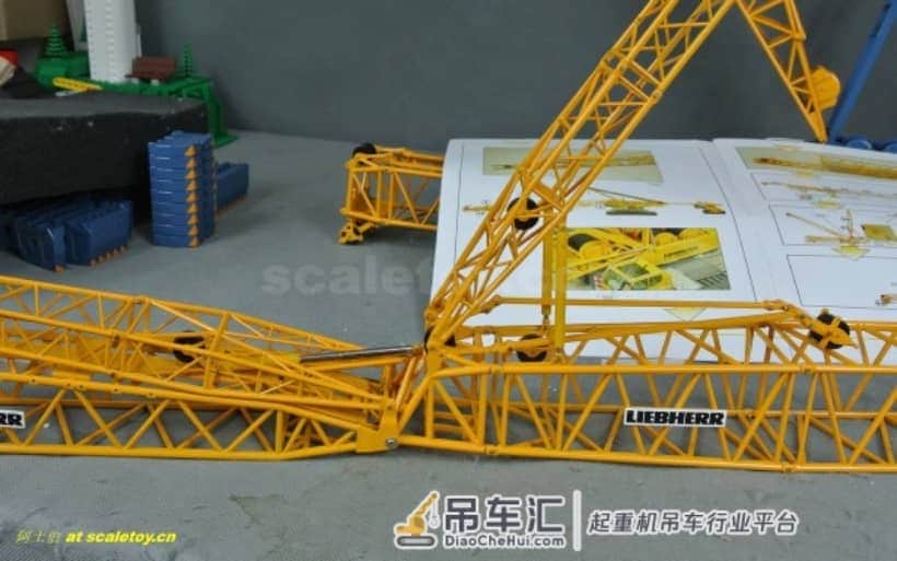 利勃海尔LR1600履带式起重机模型 –(4)吊臂初装
