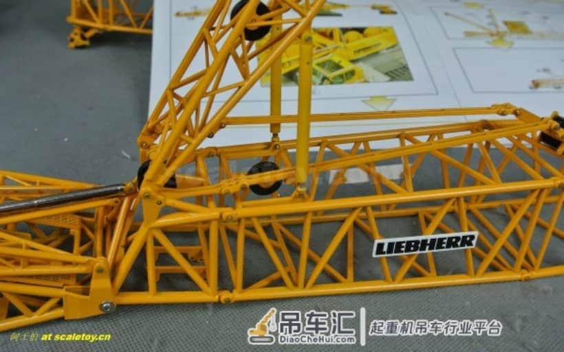 利勃海尔LR1600履带式起重机模型 –(4)吊臂初装
