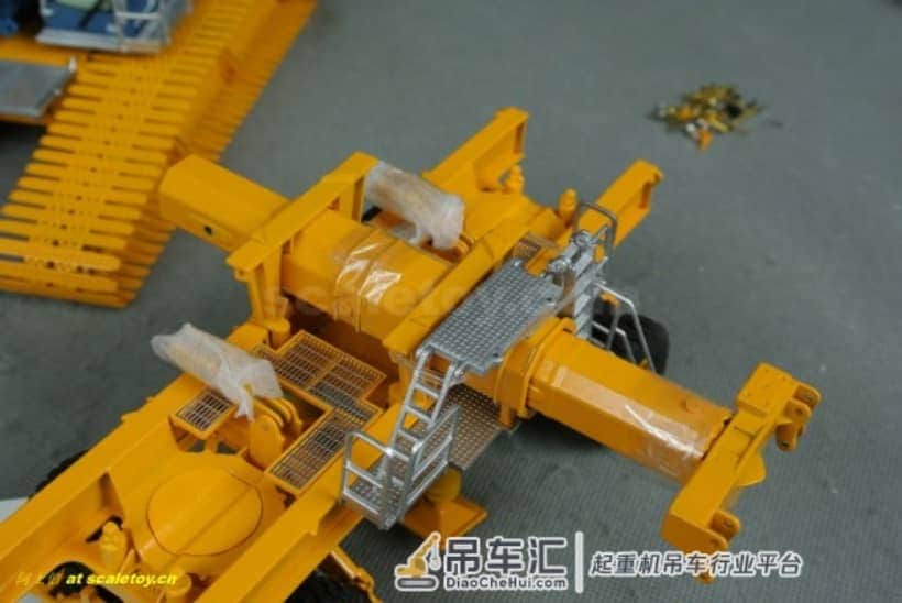 利勃海尔LR1600履带式起重机模型 –(3)配重滑车
