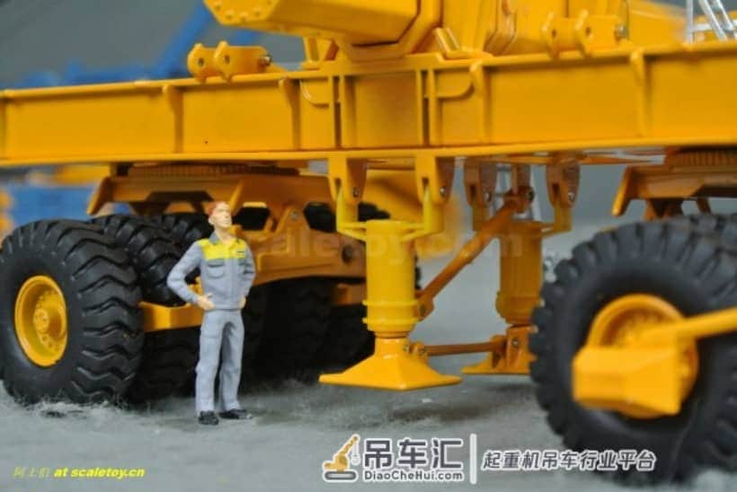 利勃海尔LR1600履带式起重机模型 –(3)配重滑车