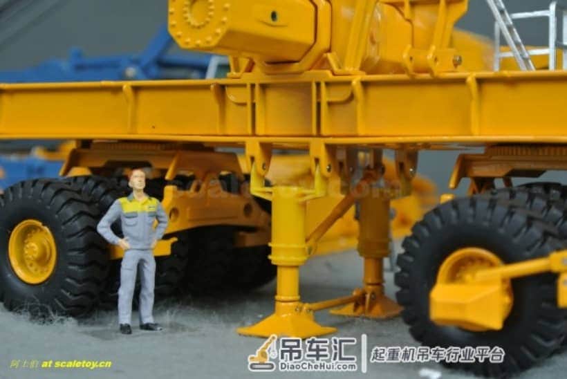 利勃海尔LR1600履带式起重机模型 –(3)配重滑车