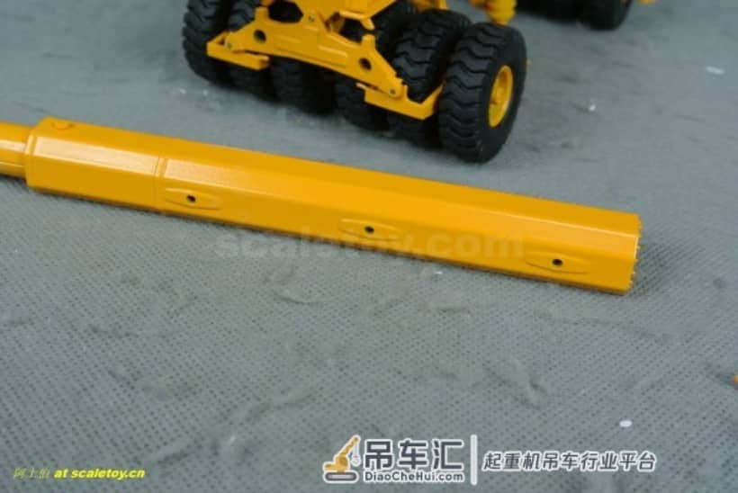 利勃海尔LR1600履带式起重机模型 –(3)配重滑车