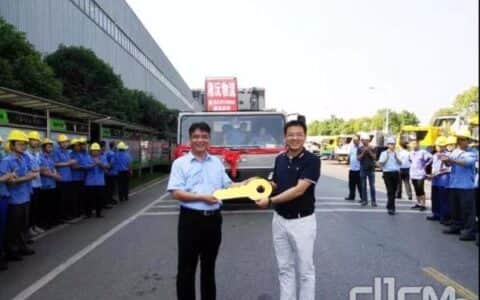 中联重科800吨全地面起重机顺利交付 驶向边疆建设大美中国