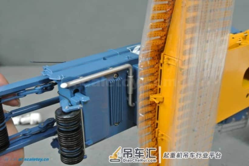 利勃海尔LR1600履带式起重机模型 –(2)主车穿线