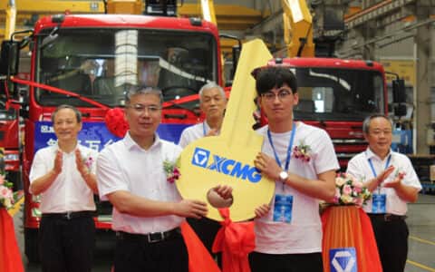 小行业中攫取大市场！第5万台徐工随车起重机下线！