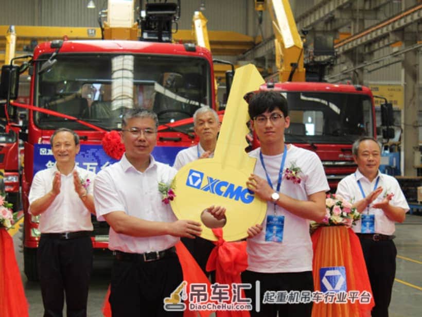 小行业中攫取大市场！第5万台徐工随车起重机下线！