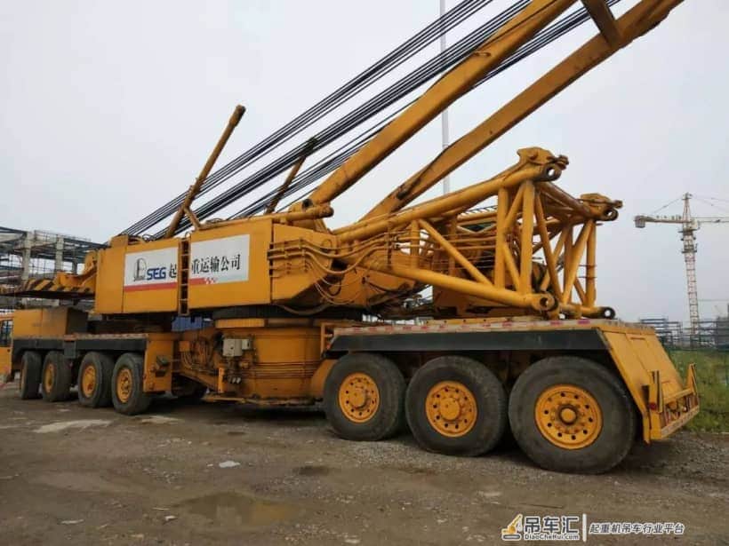 老当益壮的黄标500t:德马格桁架臂TC2600汽车吊!