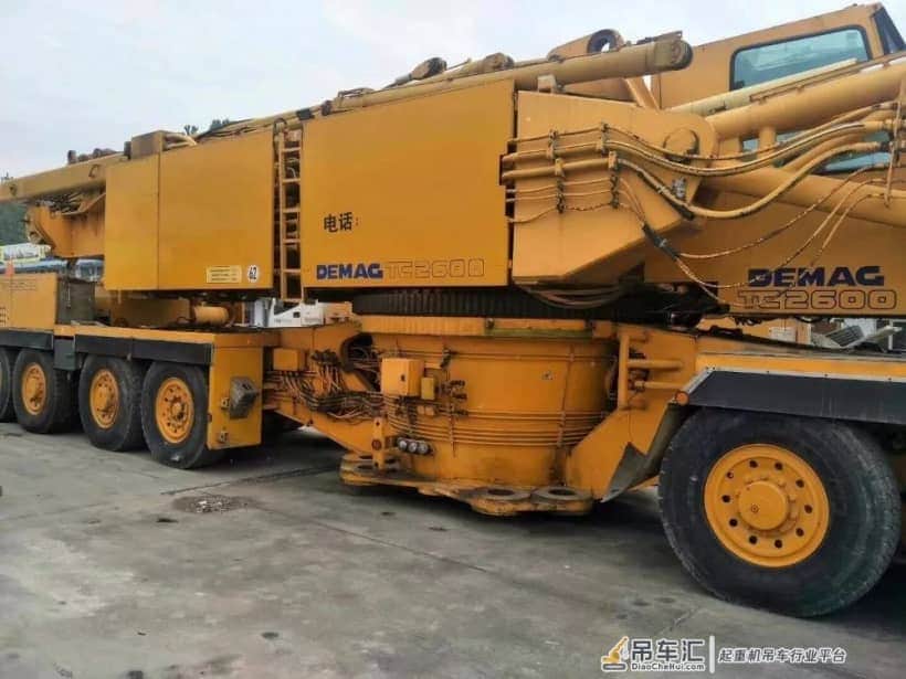 老当益壮的黄标500t:德马格桁架臂TC2600汽车吊!