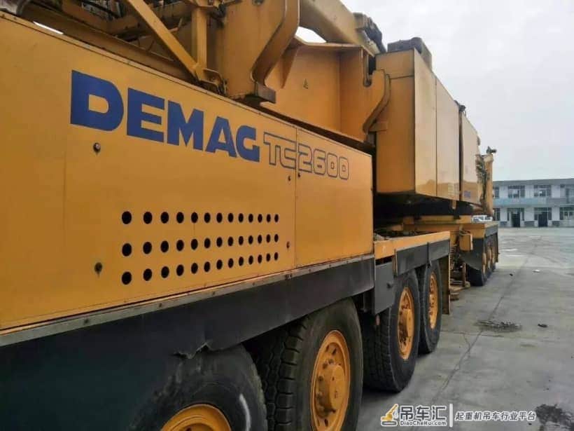老当益壮的黄标500t:德马格桁架臂TC2600汽车吊!