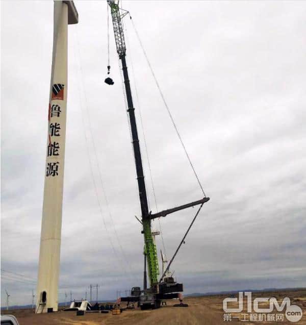 中联重科:升级后的800吨全地面起重机:ZAT8000V753