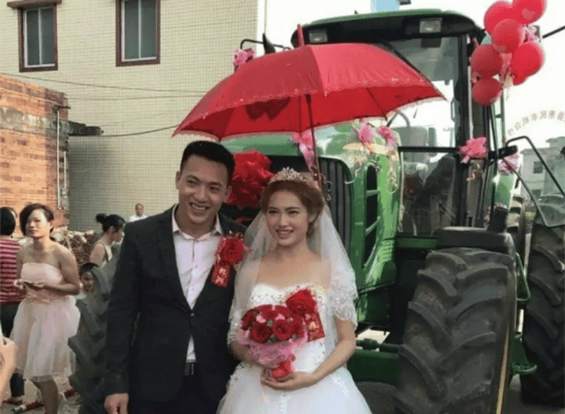 婚礼上“独特”的婚车,拖拉机,吊车齐上阵