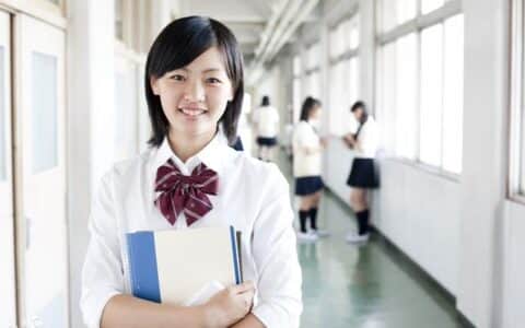 小说：小伙是年级里的万年吊车尾，这次考试得满分，全班人都不信